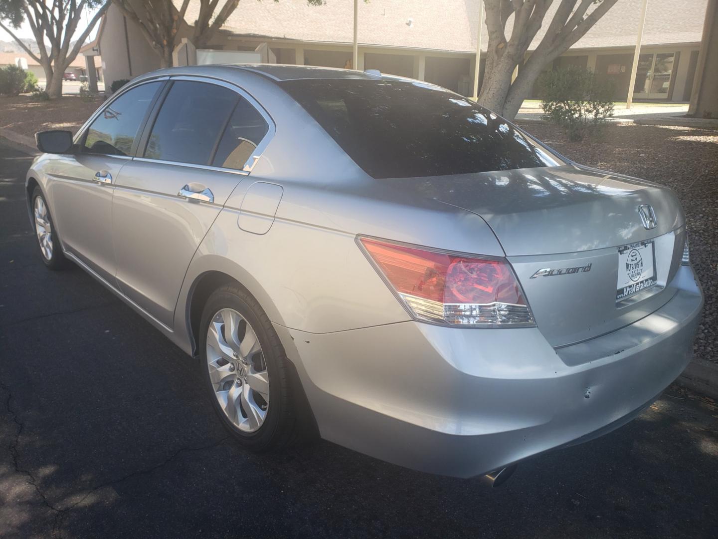 2009 Honda Accord ex-l (1HGCP36849A) with an 3.5L V6 DOHC 24V engine, 6-Speed Automatic transmission, located at 323 E Dunlap Ave., Phoenix, AZ, 85020, (602) 331-9000, 33.567677, -112.069000 - 2009 Honda Accord EX-L,.......EXCELLENT condition, A Real Must See!!.... No accidents, Power everything, Stereo/cd player, Phone sync, Bluetooth, Satellite compatible, Ice cold ac, Clean Black and Gray interior with Gray leather seats in near perfect condition, power windows, power door locks, Gorge - Photo#5